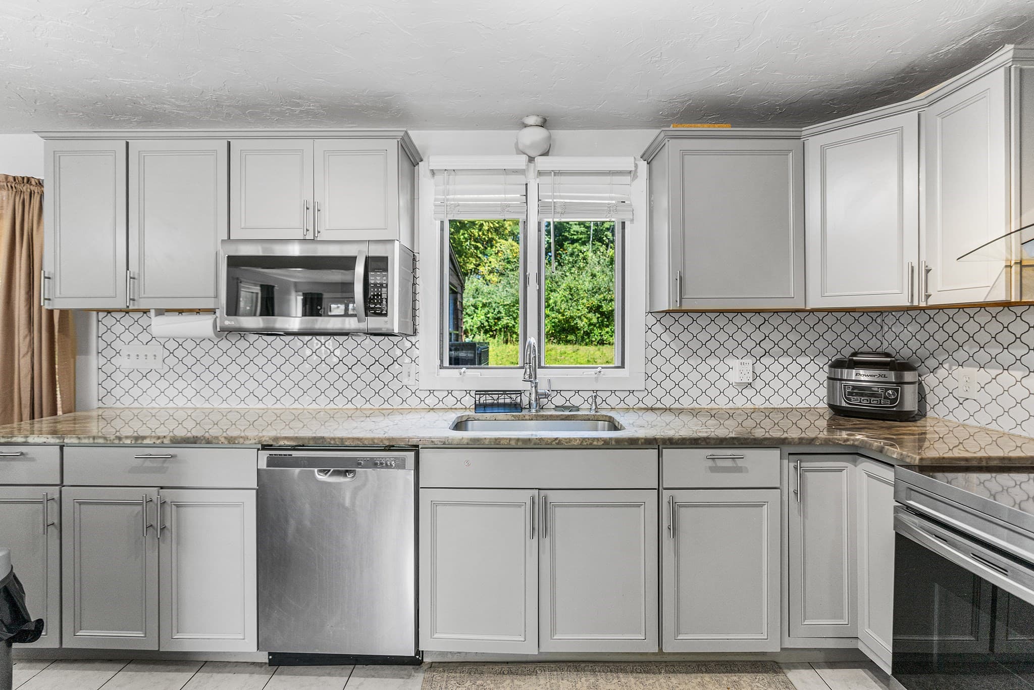 Condominium at 46 Davis Rd # B, Millbury MA 01527, Millbury, photo 9 of 42