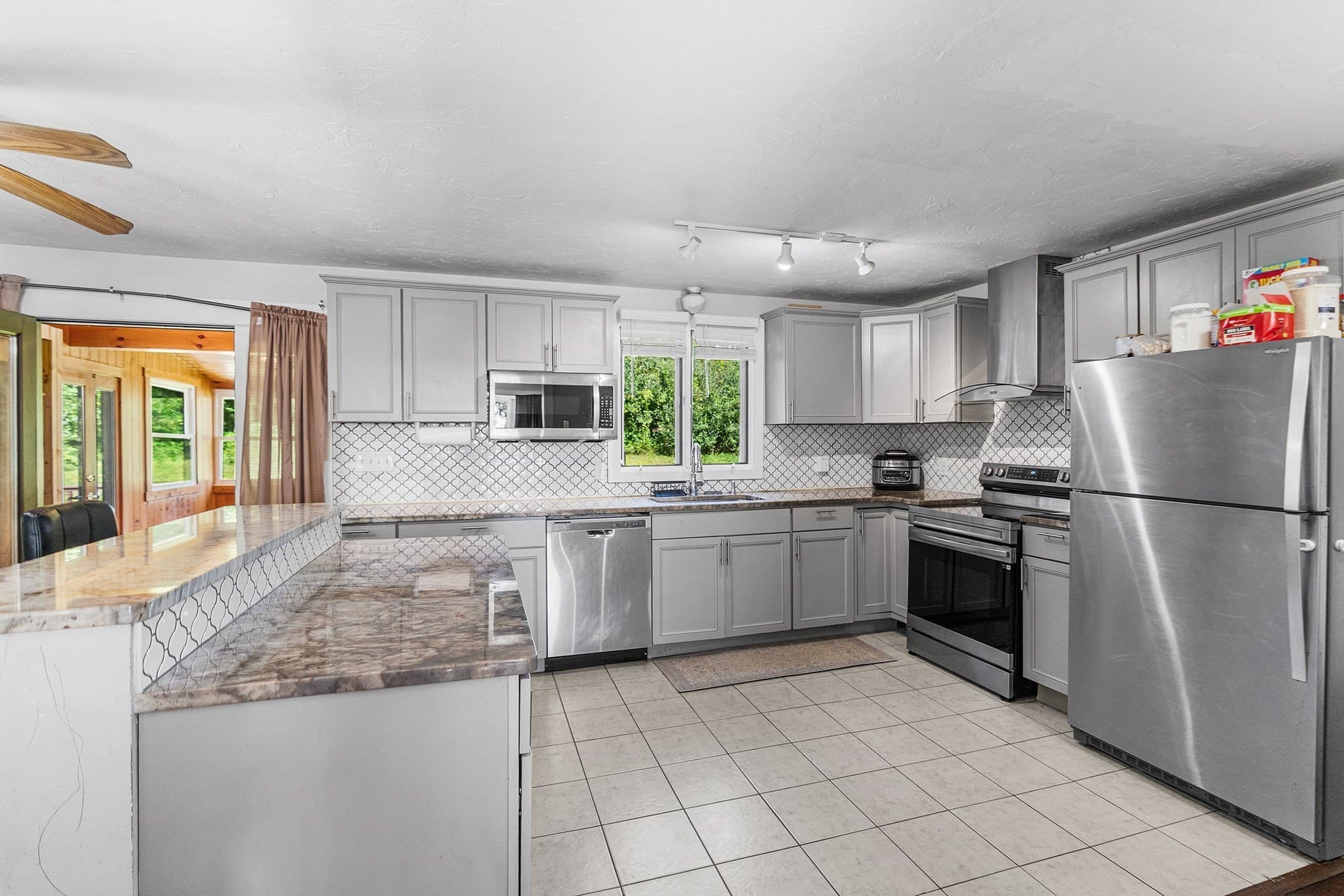 Condominium at 46 Davis Rd # B, Millbury MA 01527, Millbury, photo 8 of 42
