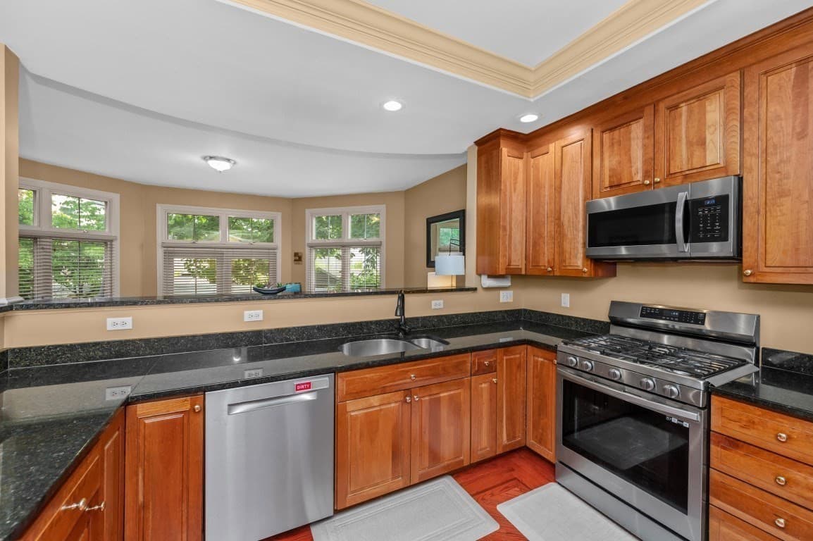 Condominium at 522-524 Auburn St # 524, Newton MA 02466, Newton, photo 3 of 24