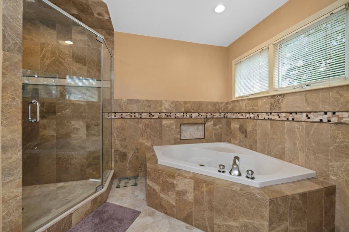 Condominium at 522-524 Auburn St # 524, Newton MA 02466, Newton, photo 15 of 24
