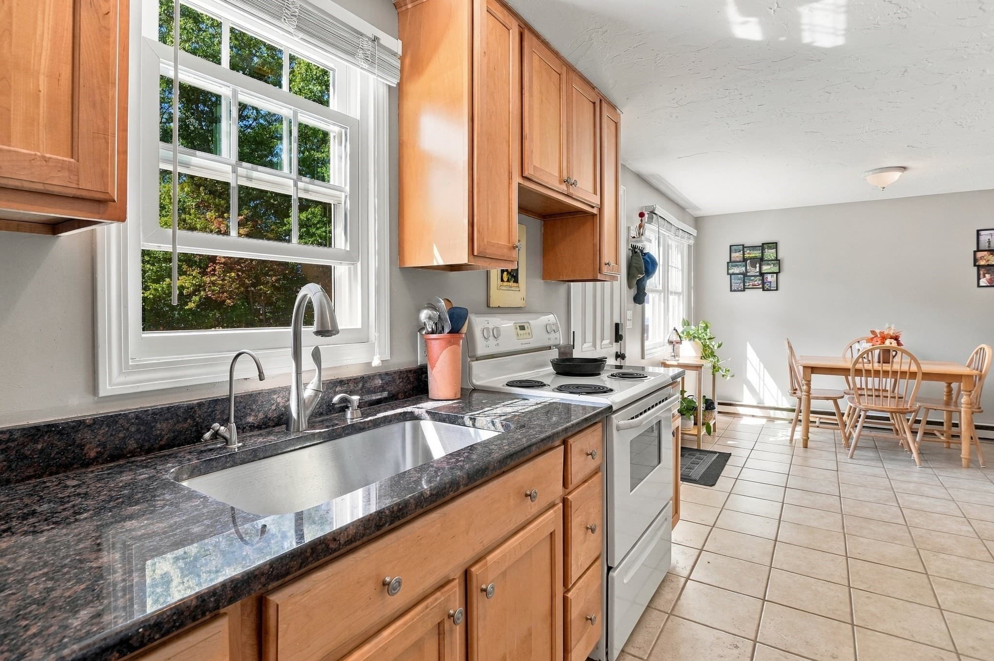 Condominium at 1 Tiffany Circle # 1, Millbury MA 01527, Millbury, photo 13 of 39