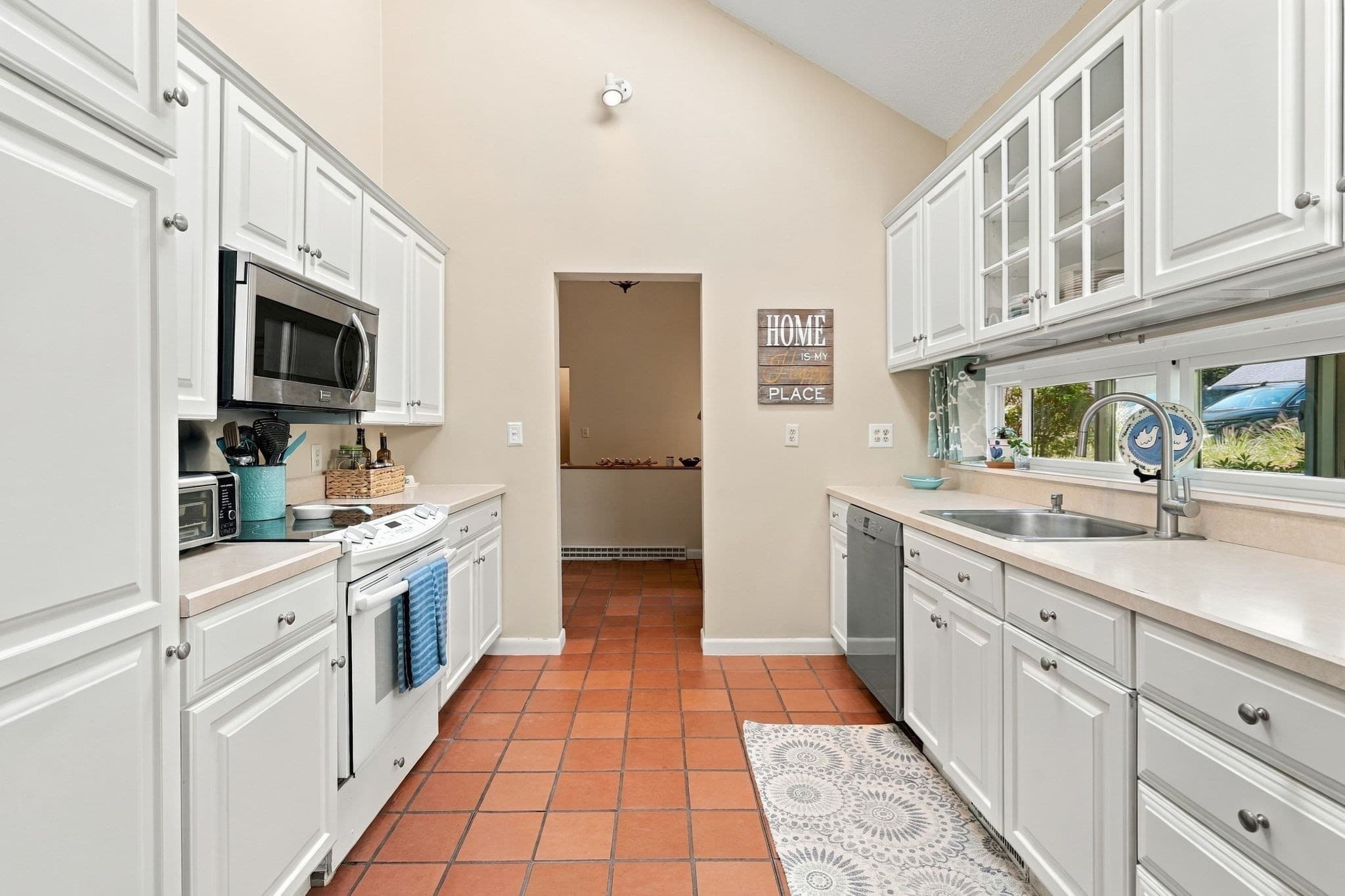 Condominium at 25 Trout Farm Ln # 25, Duxbury MA 02332, Duxbury, photo 5 of 33
