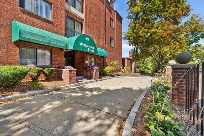 666 Main Street # 217, Winchester MA 01890