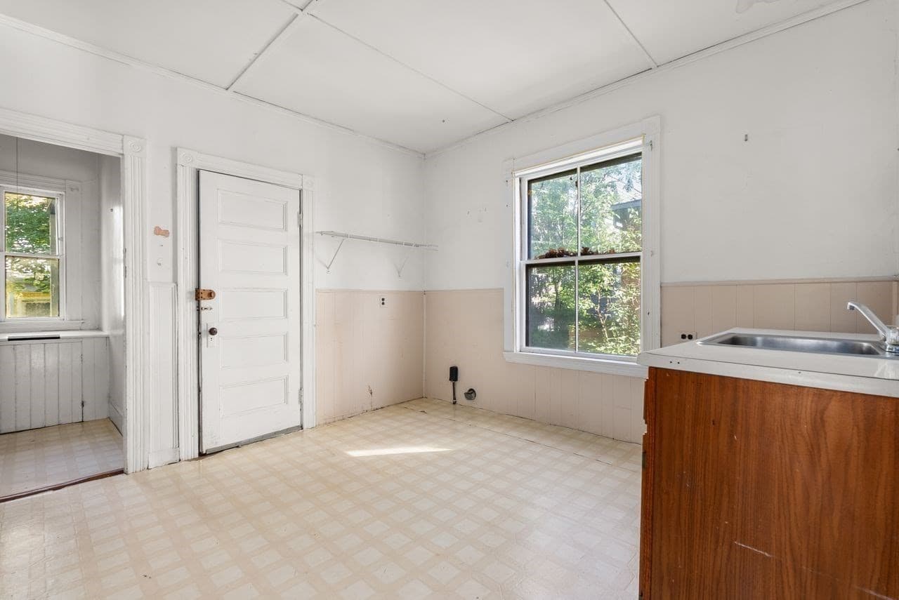 3 Family - 3 Units Up/Down at 52 Burnside Ave, Somerville MA 02144, Somerville, photo 12 of 36