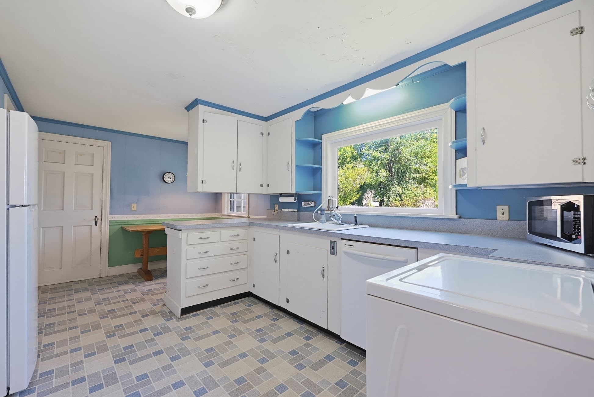 Single Family Residence at 24 Stark Rd, Worcester MA 01602, Worcester, photo 5 of 42