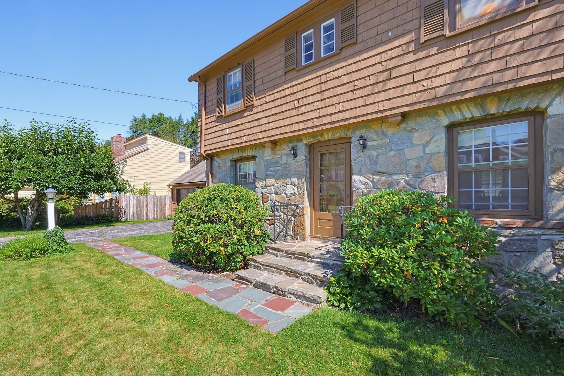 Single Family Residence at 24 Stark Rd, Worcester MA 01602, Worcester, photo 4 of 42