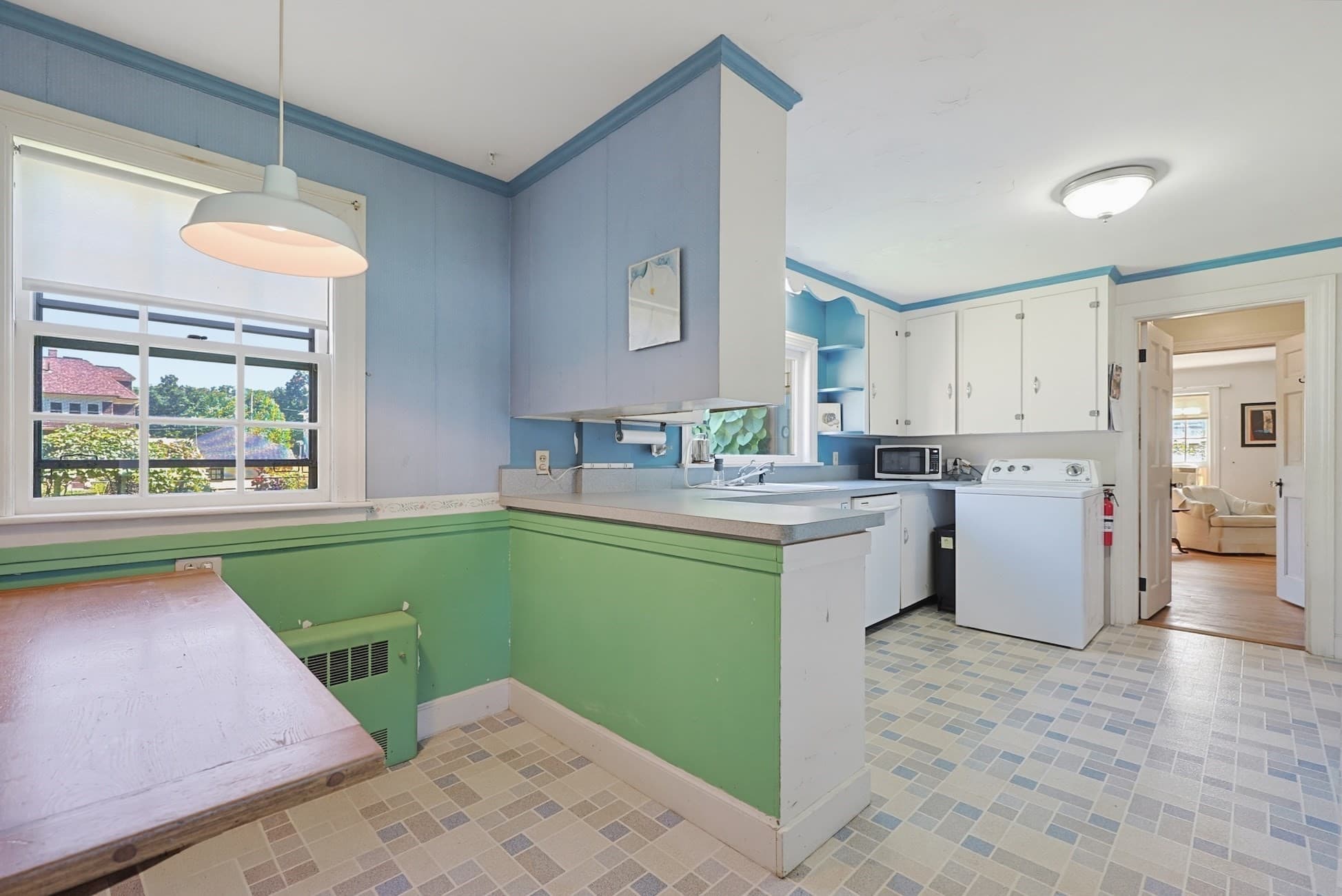 Single Family Residence at 24 Stark Rd, Worcester MA 01602, Worcester, photo 8 of 42