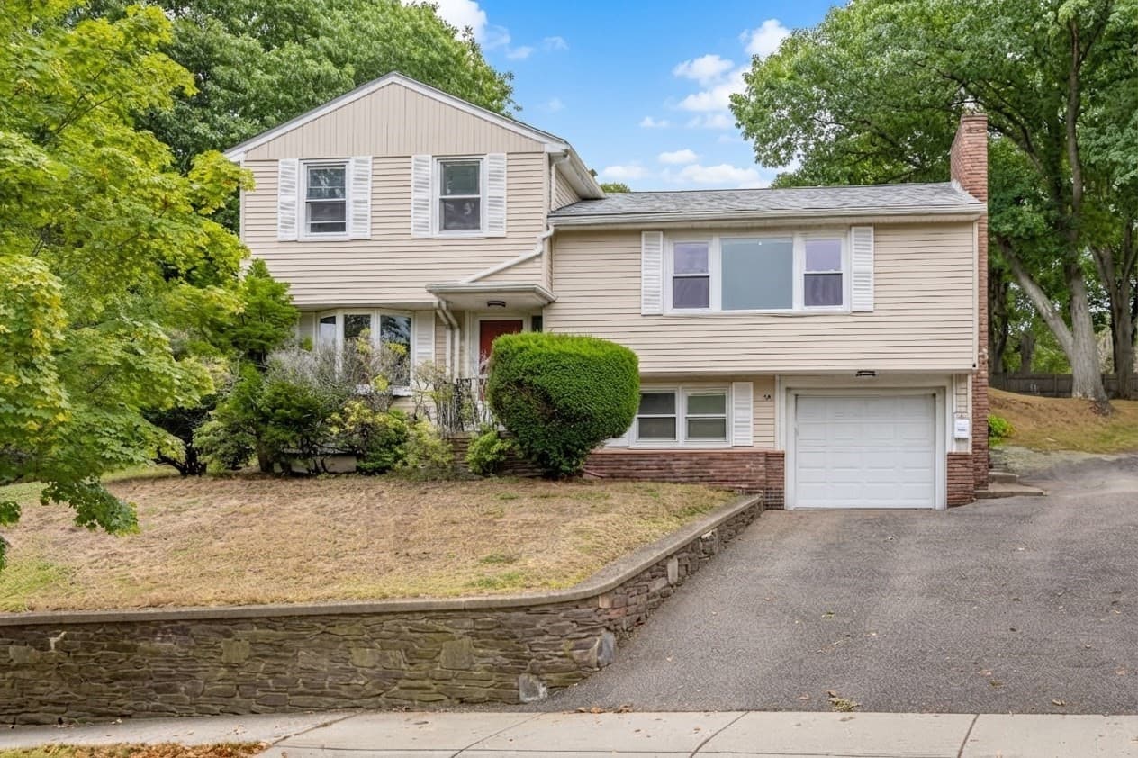68 Faxon Ln, Quincy MA 02169