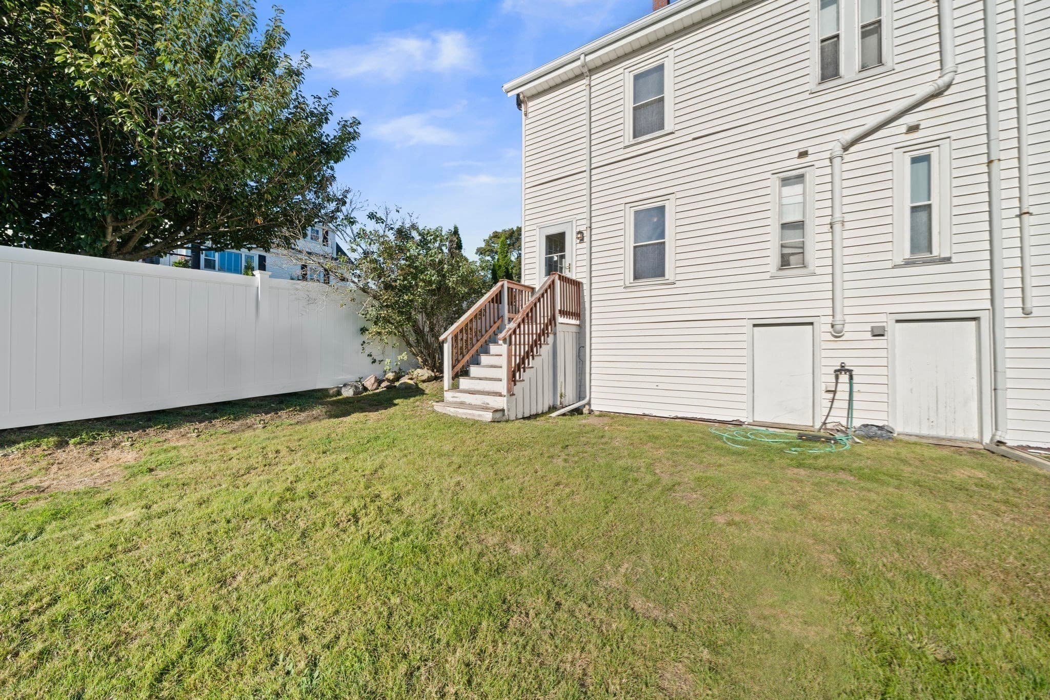 Attached (Townhouse/Rowhouse/Duplex) at 27 Highland St # 27, Woburn MA 01801, photo 27 of 40