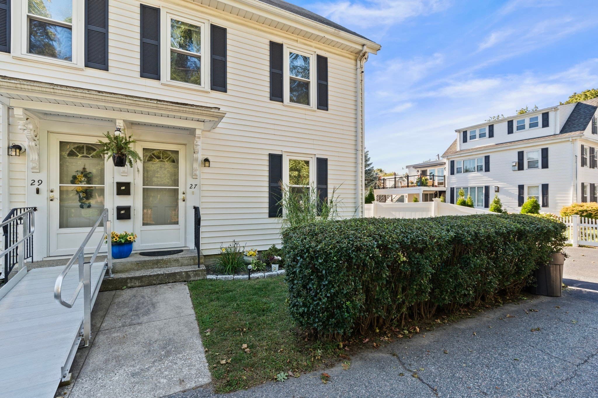 Attached (Townhouse/Rowhouse/Duplex) at 27 Highland St # 27, Woburn MA 01801, photo 2 of 40