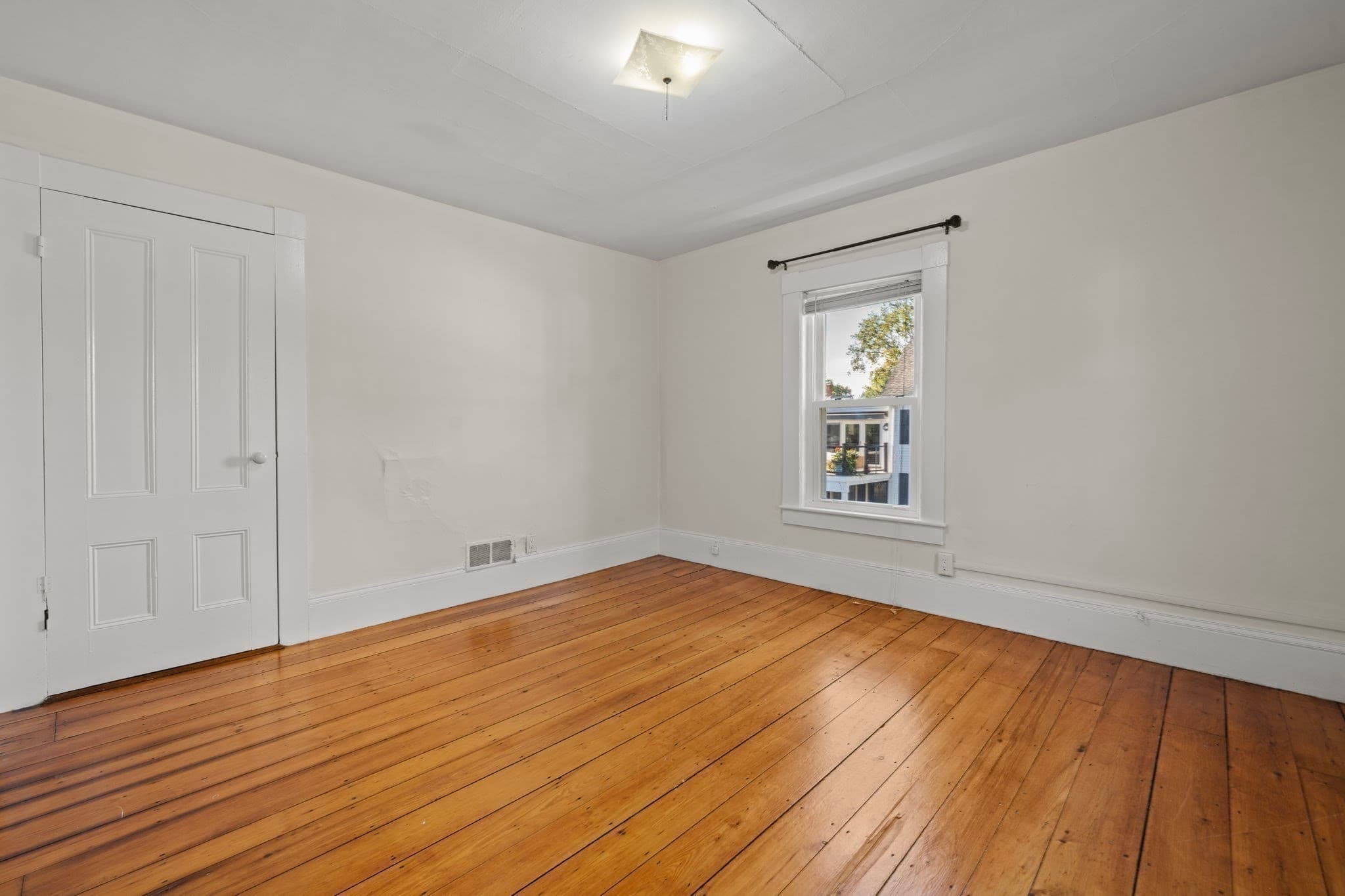 Attached (Townhouse/Rowhouse/Duplex) at 27 Highland St # 27, Woburn MA 01801, photo 17 of 40