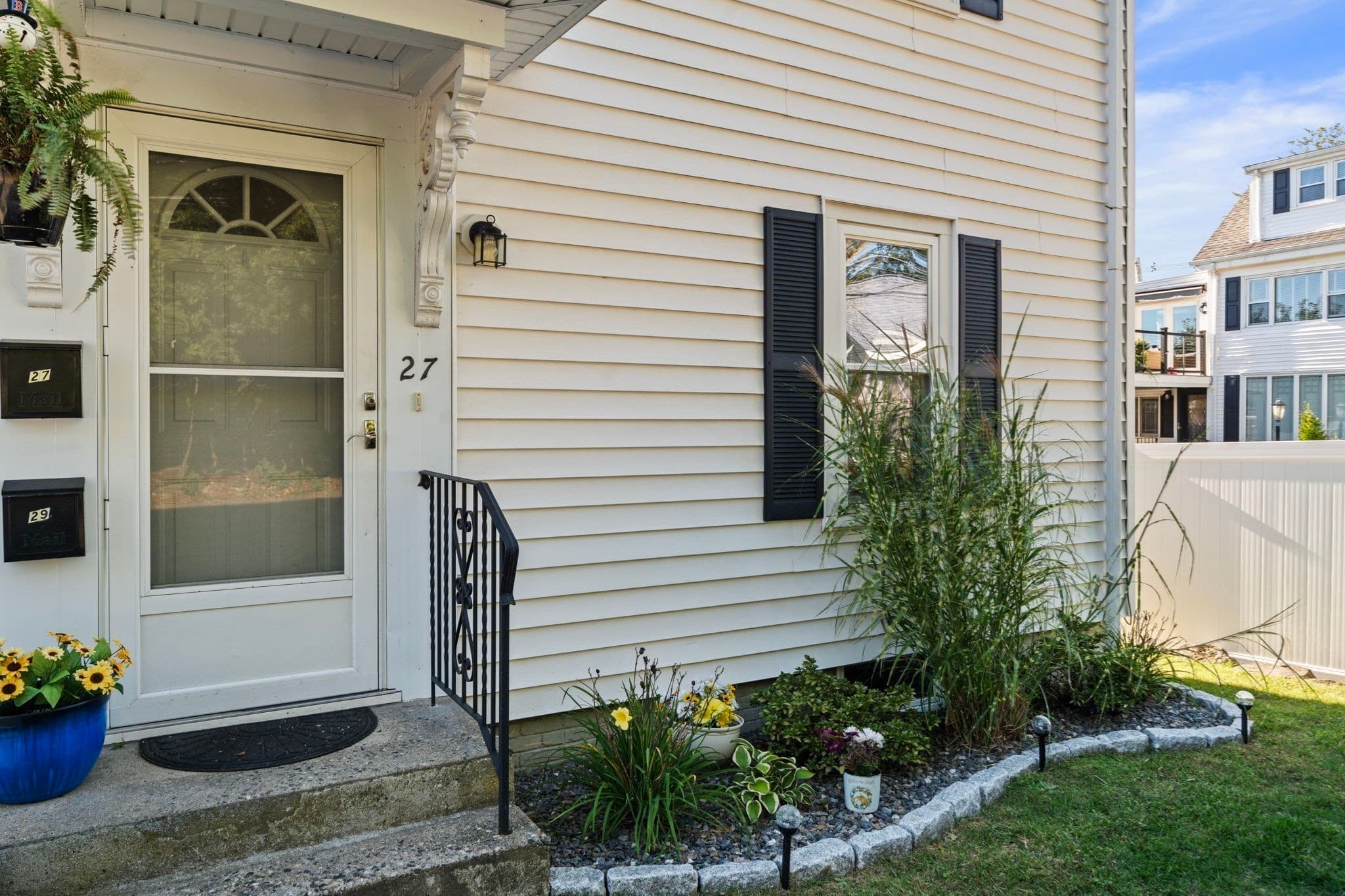 Attached (Townhouse/Rowhouse/Duplex) at 27 Highland St # 27, Woburn MA 01801, photo 3 of 40