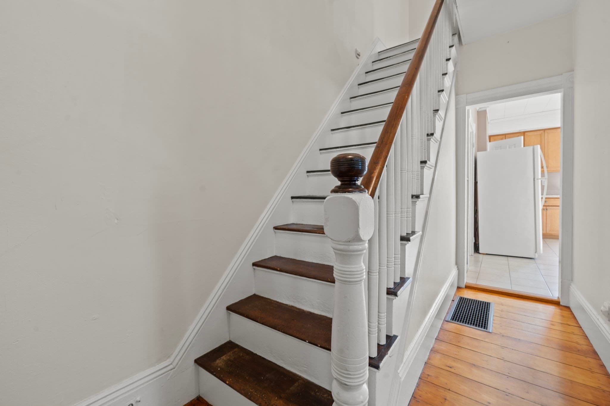 Attached (Townhouse/Rowhouse/Duplex) at 27 Highland St # 27, Woburn MA 01801, photo 5 of 40