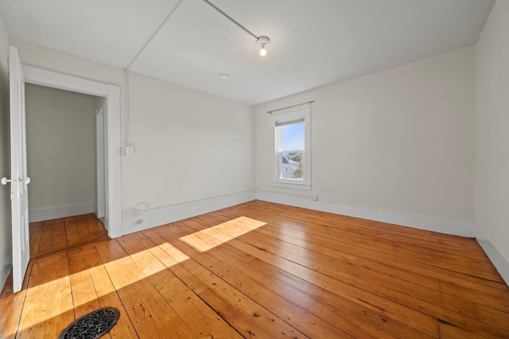 Attached (Townhouse/Rowhouse/Duplex) at 27 Highland St # 27, Woburn MA 01801, photo 14 of 40