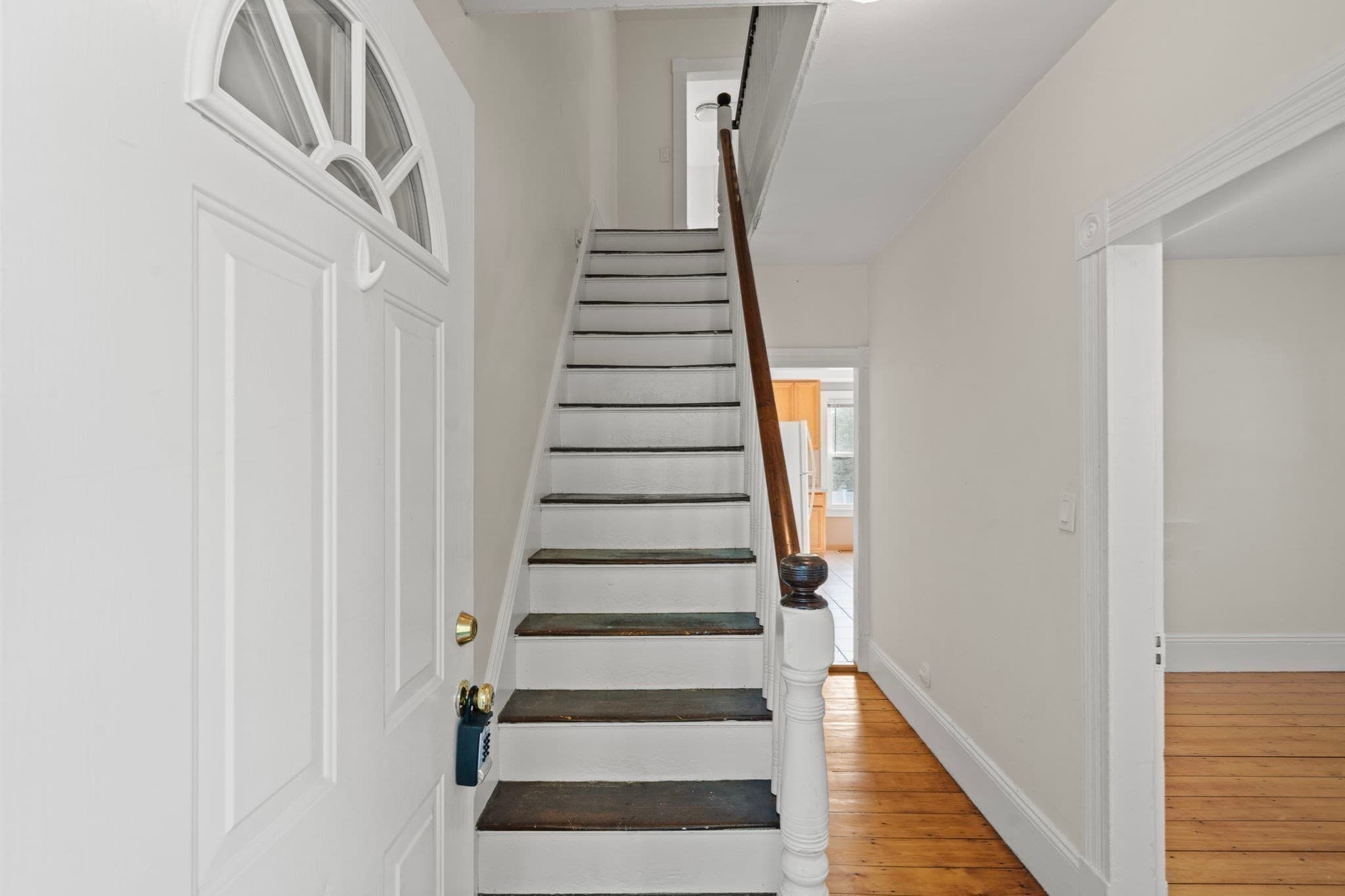 Attached (Townhouse/Rowhouse/Duplex) at 27 Highland St # 27, Woburn MA 01801, photo 4 of 40