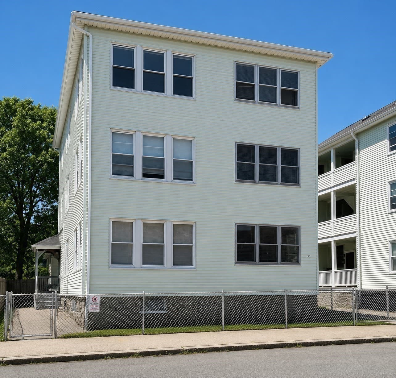 4 Family at 31 Granby And 16.5 Caprera Rd, Worcester MA 01604, Worcester, photo 5 of 35