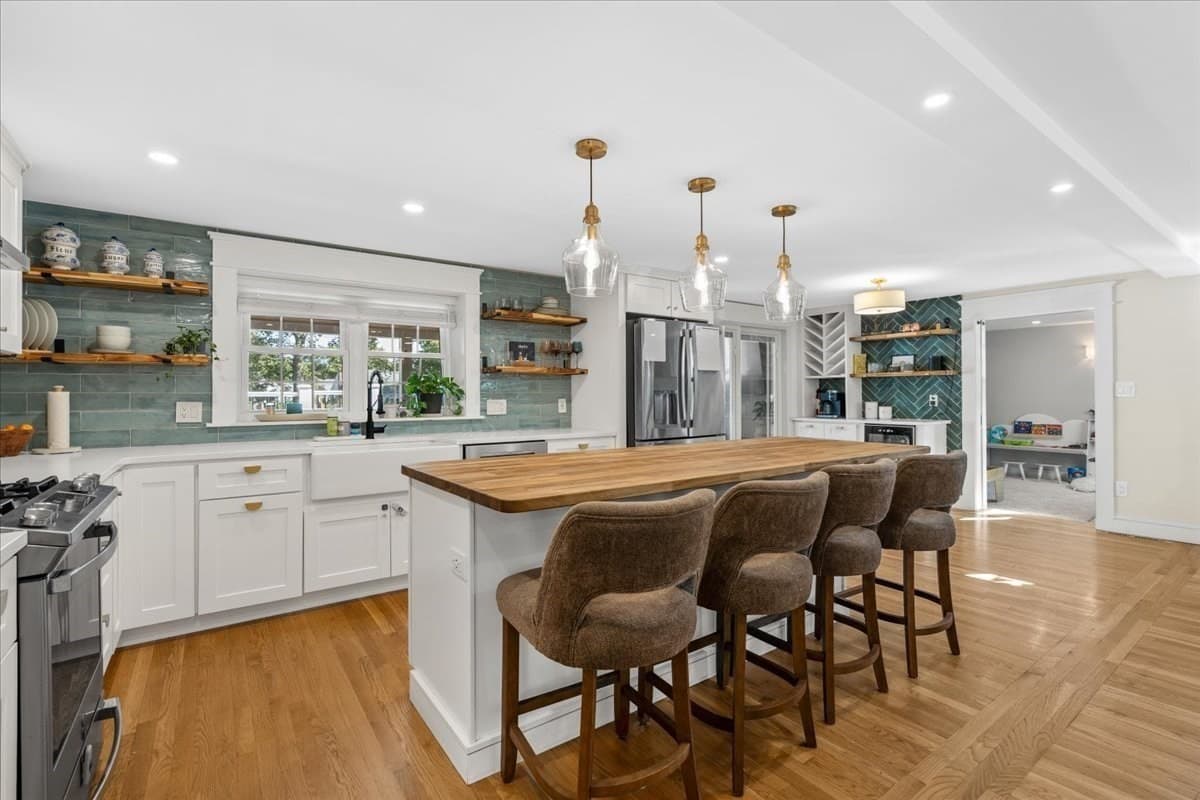 Single Family Residence at 33 Century Rd, Weymouth MA 02190, Weymouth, photo 7 of 38