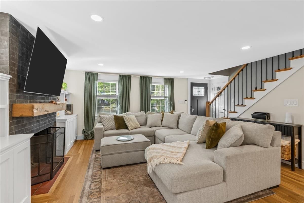 Single Family Residence at 33 Century Rd, Weymouth MA 02190, Weymouth, photo 3 of 38