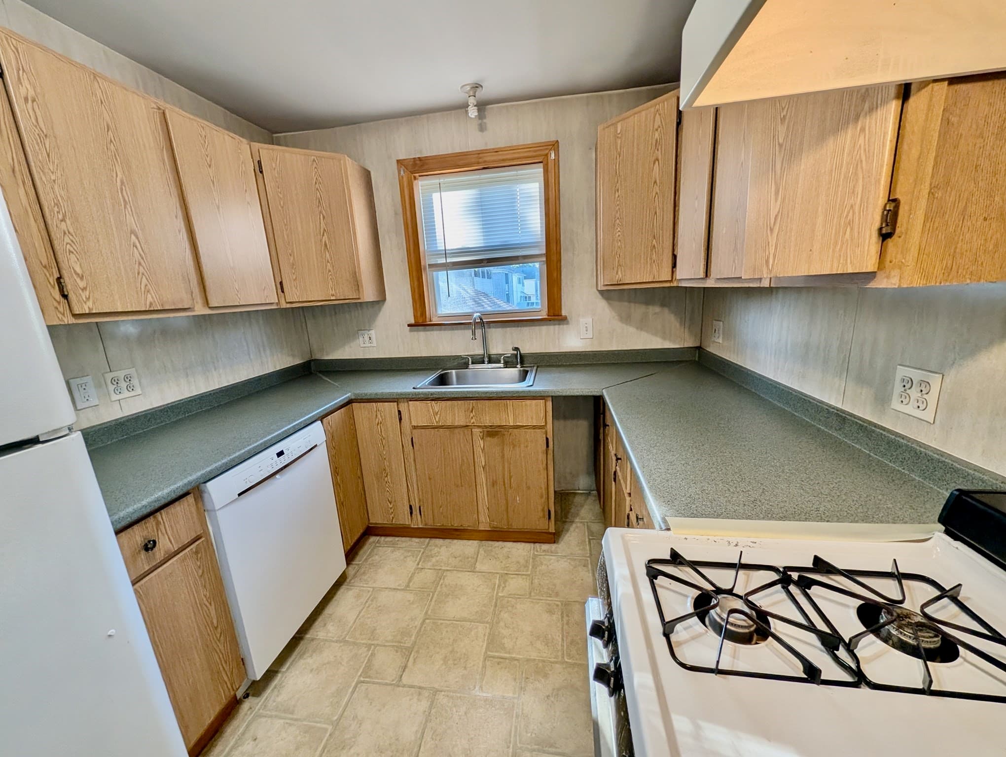 2 Family - 2 Units Up/Down at 64-66 Lyons Street, Springfield MA 01151, Springfield, photo 3 of 33