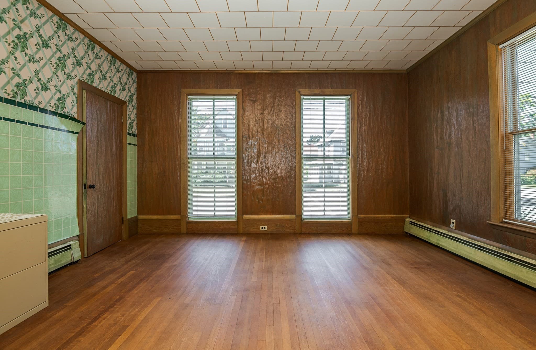 Single Family Residence at 36 Warren Street, Stoneham MA 02180, Stoneham, photo 9 of 41