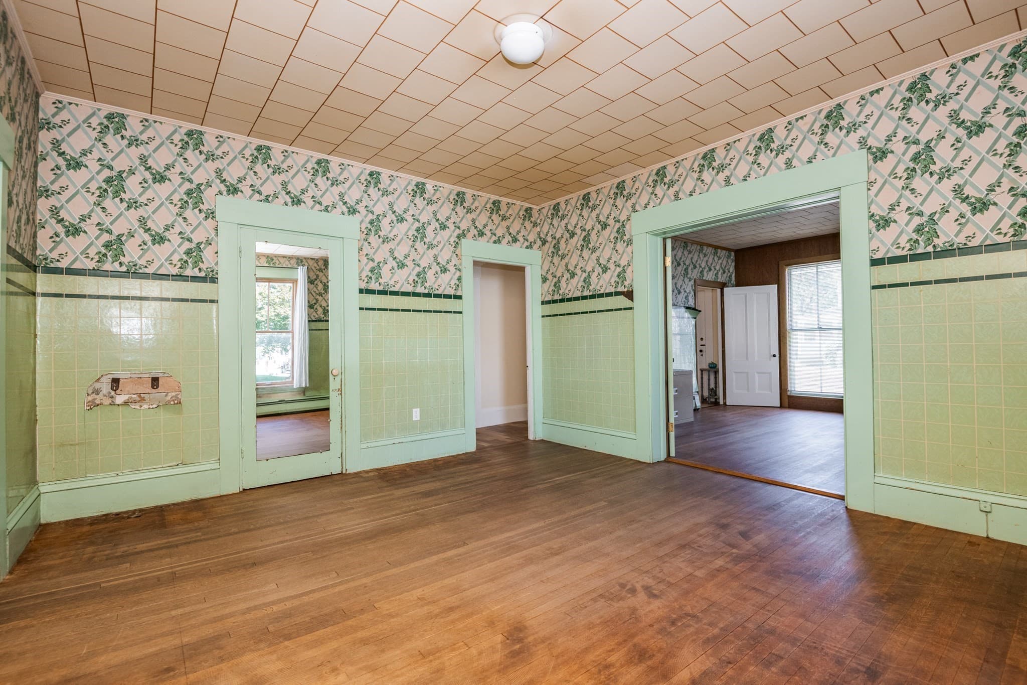 Single Family Residence at 36 Warren Street, Stoneham MA 02180, Stoneham, photo 10 of 41