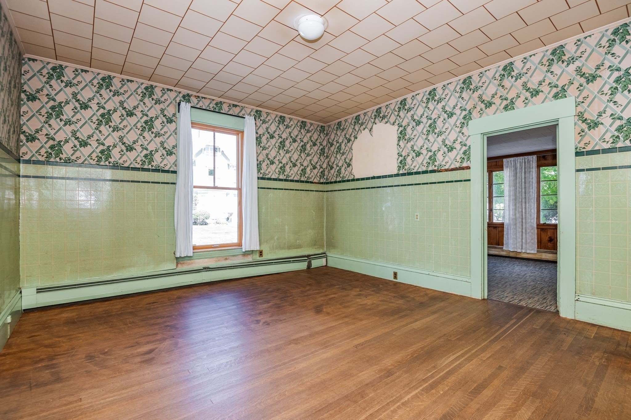 Single Family Residence at 36 Warren Street, Stoneham MA 02180, Stoneham, photo 11 of 41