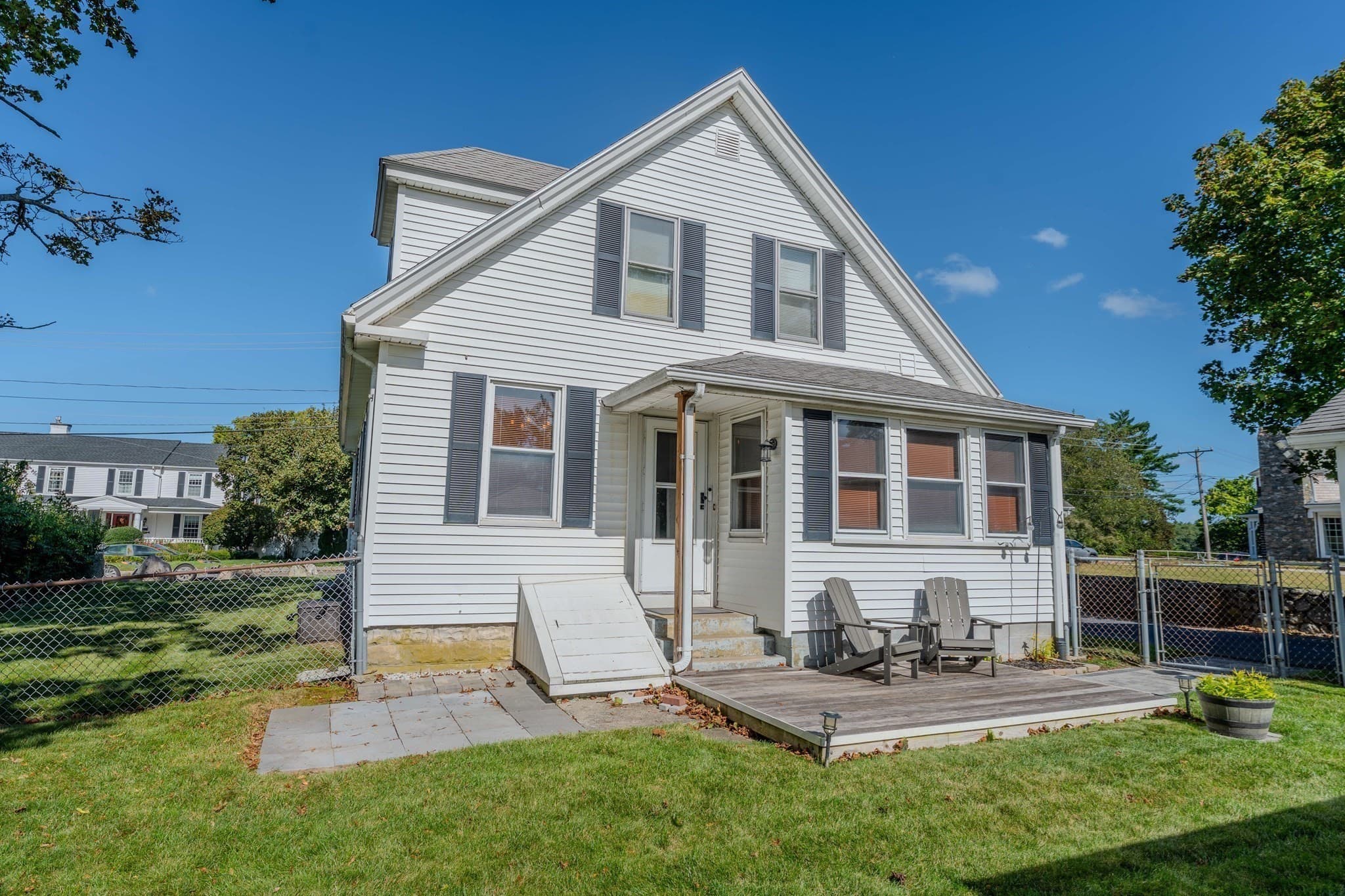 Single Family Residence at 16 Chapel St, Wareham MA 02571, photo 4 of 41
