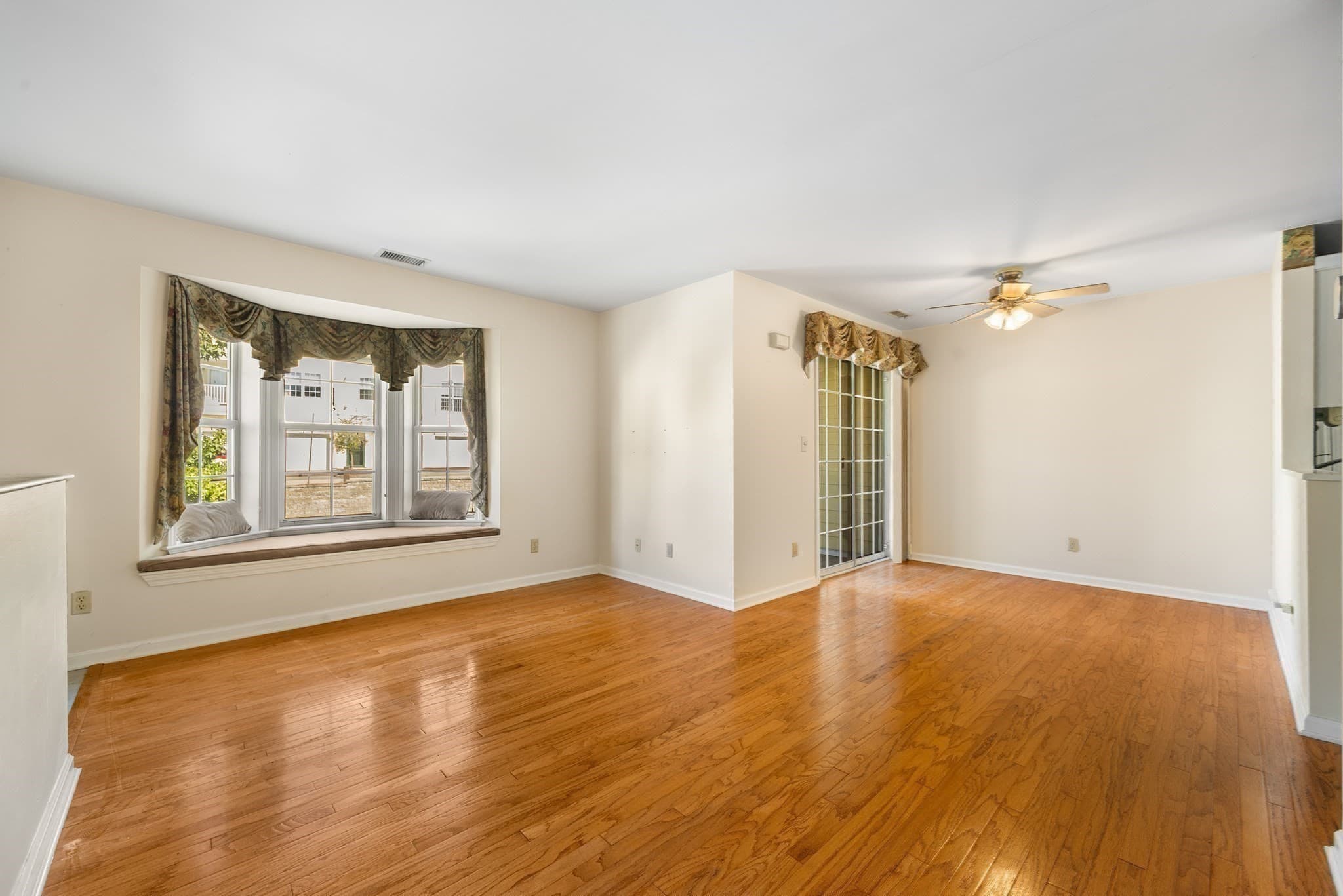 Condominium at 208 Gazebo Circle # 208, Reading MA 01867, Reading, photo 13 of 22