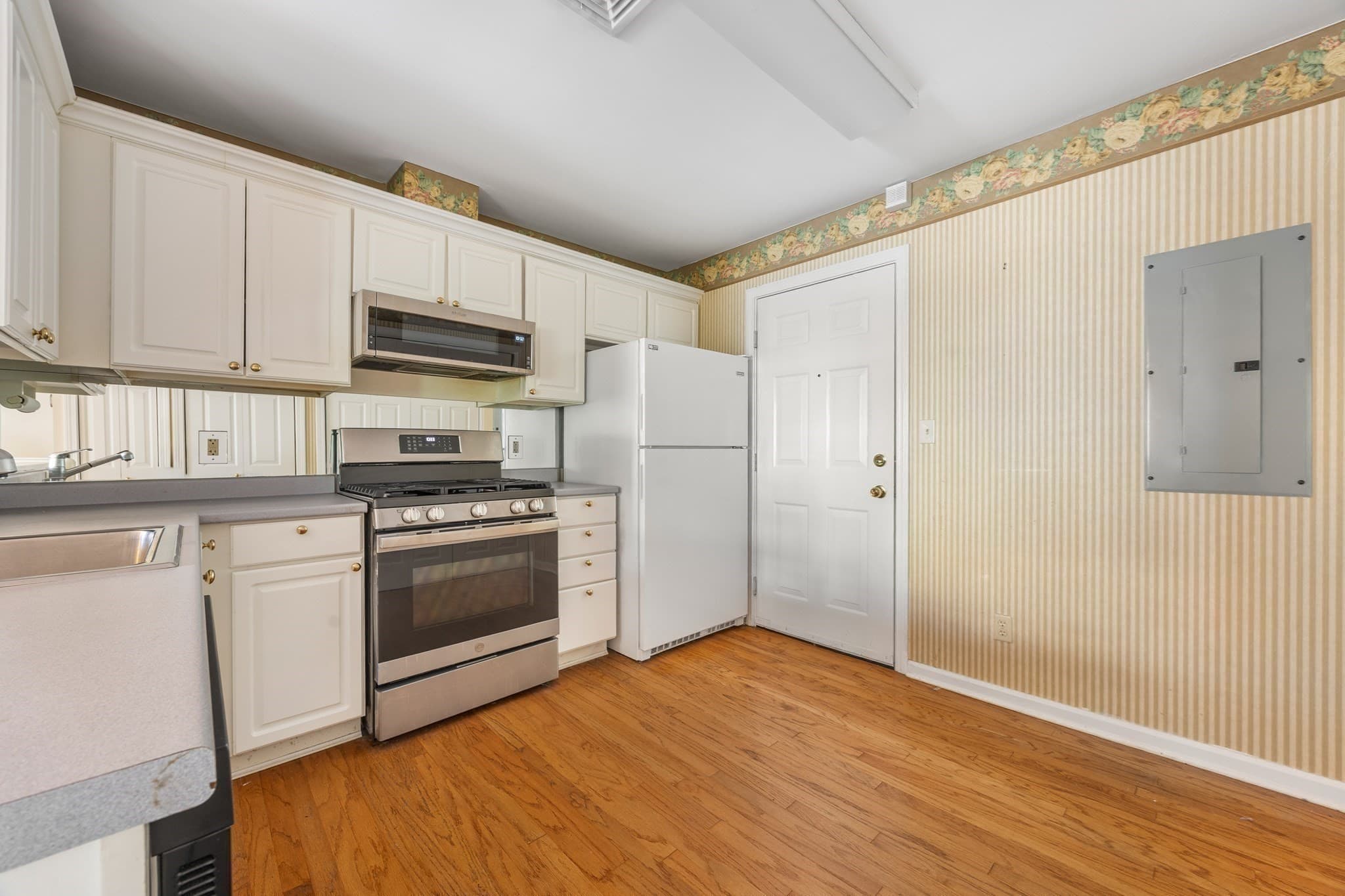 Condominium at 208 Gazebo Circle # 208, Reading MA 01867, Reading, photo 7 of 22