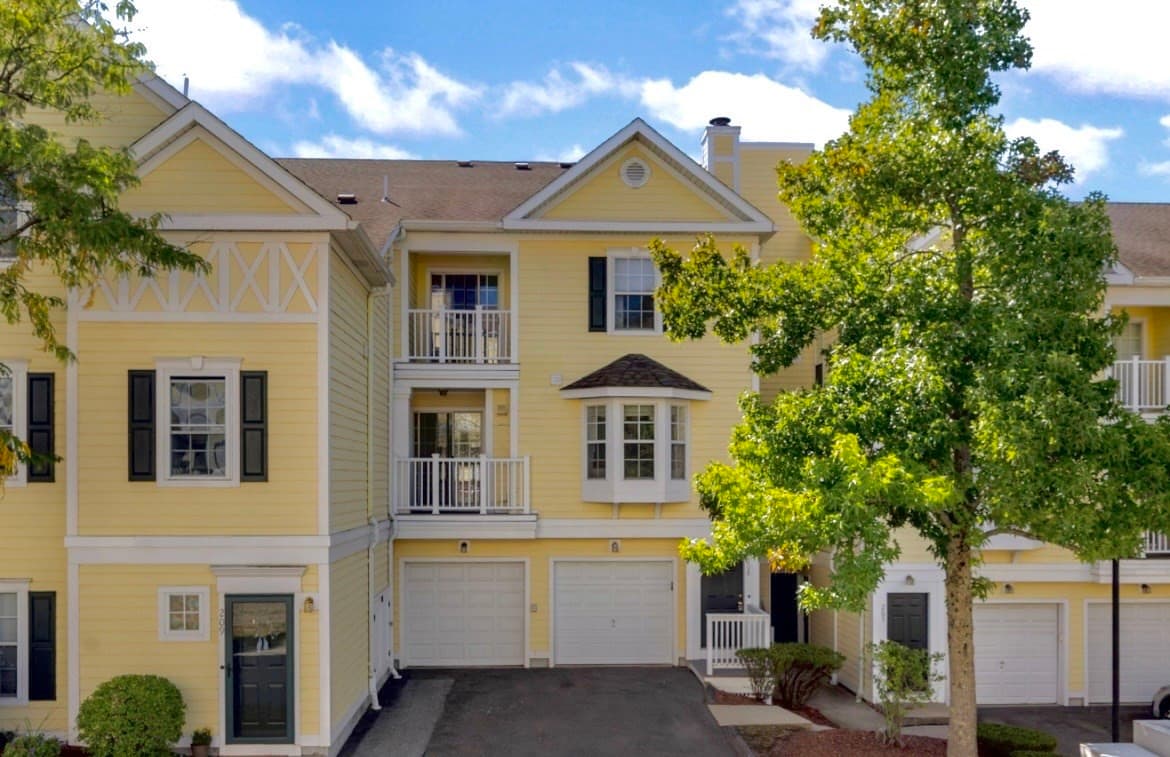 208 Gazebo Circle # 208, Reading MA 01867