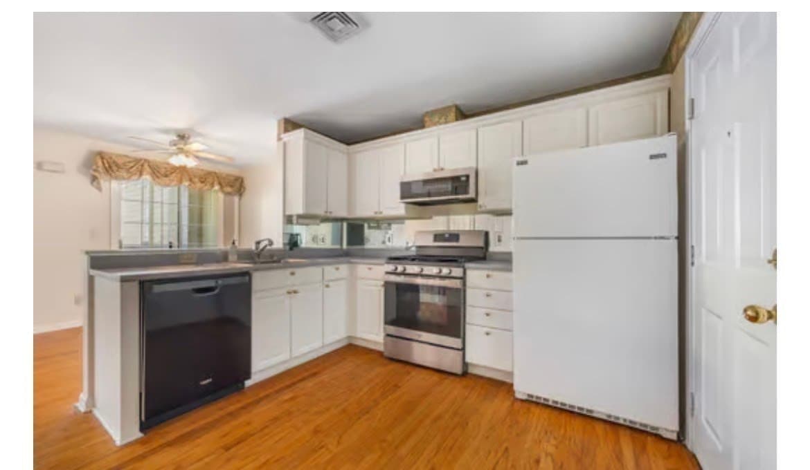 Condominium at 208 Gazebo Circle # 208, Reading MA 01867, Reading, photo 5 of 22