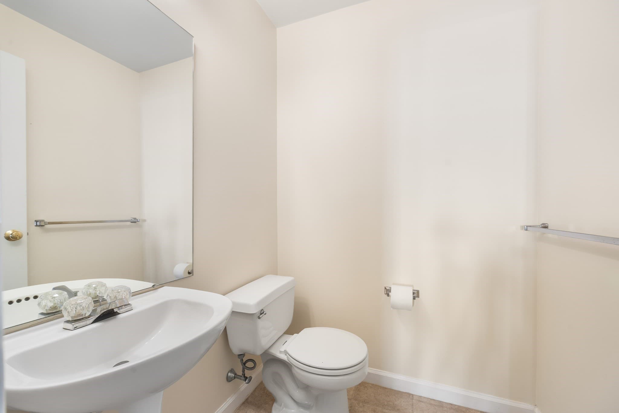 Condominium at 208 Gazebo Circle # 208, Reading MA 01867, Reading, photo 9 of 22