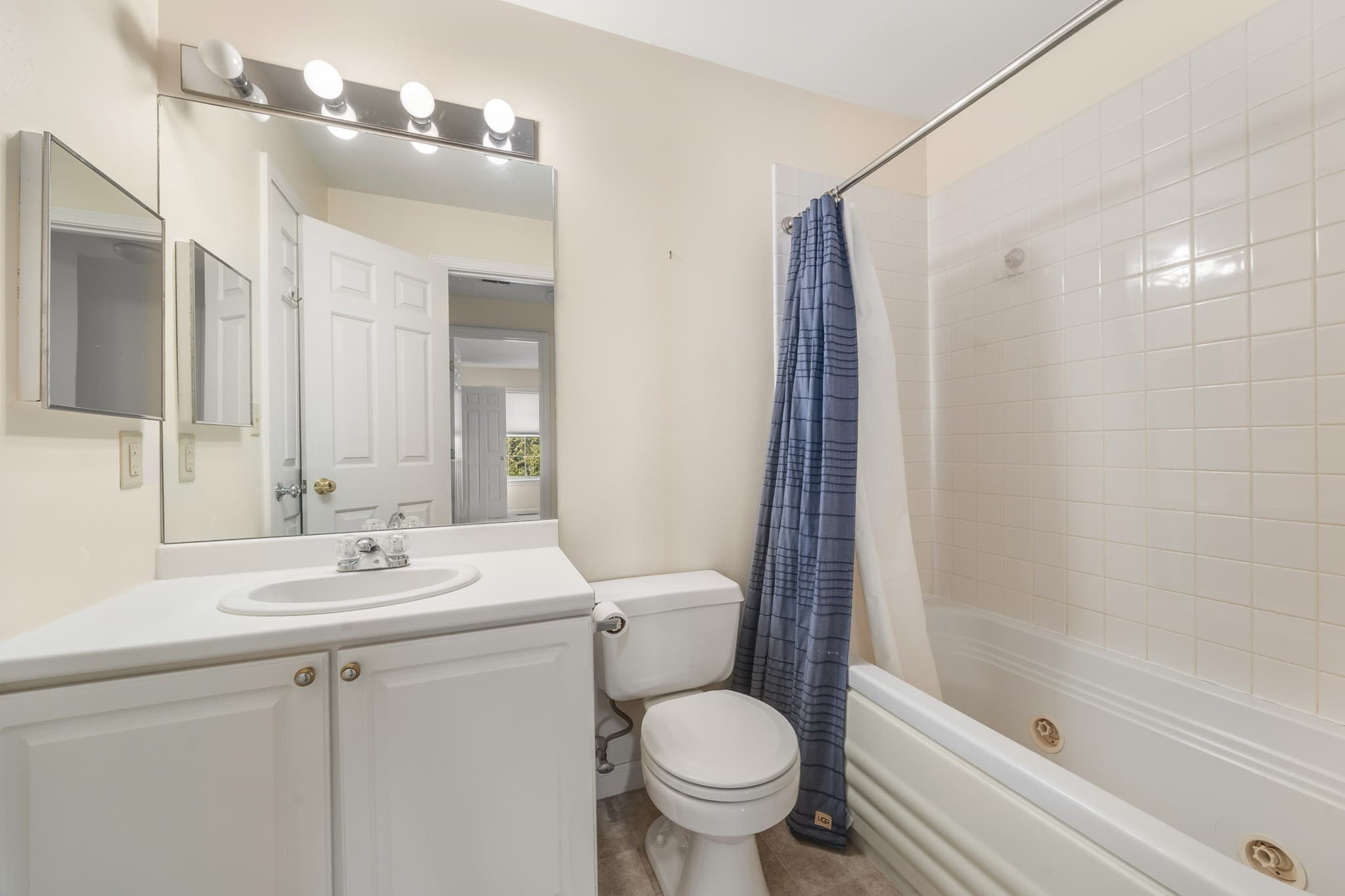 Condominium at 208 Gazebo Circle # 208, Reading MA 01867, Reading, photo 10 of 22