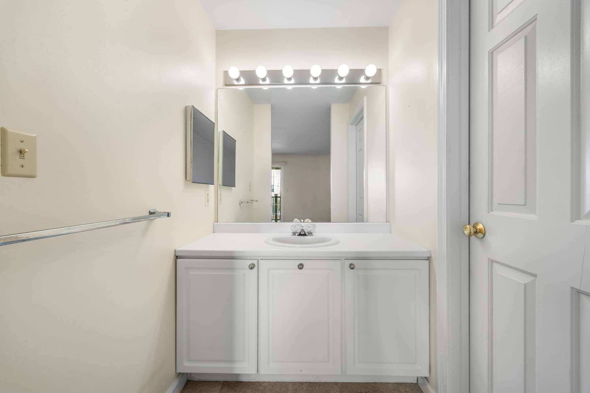 Condominium at 208 Gazebo Circle # 208, Reading MA 01867, Reading, photo 8 of 22