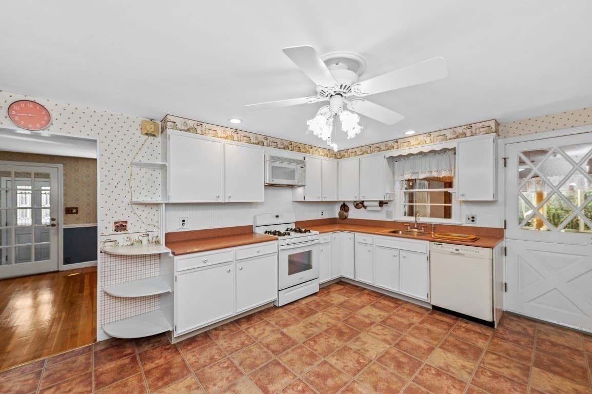 Single Family Residence at 78 Spring View Dr, Lynn MA 01904, Lynn, photo 6 of 24