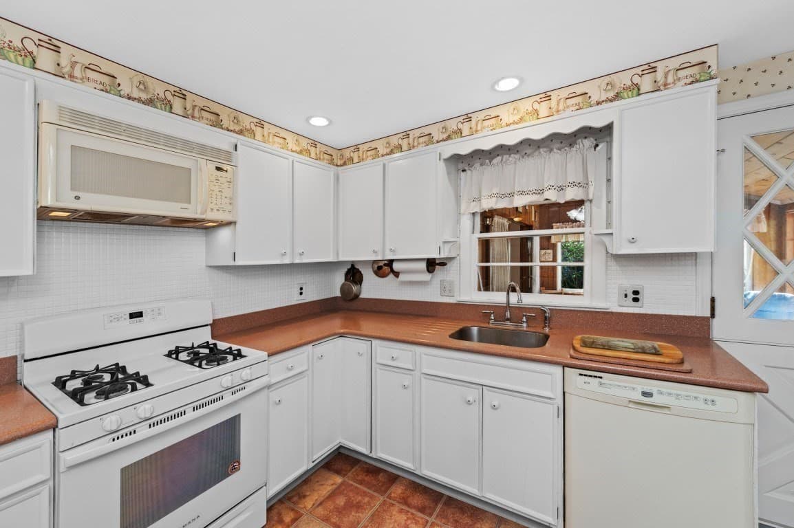 Single Family Residence at 78 Spring View Dr, Lynn MA 01904, Lynn, photo 7 of 24