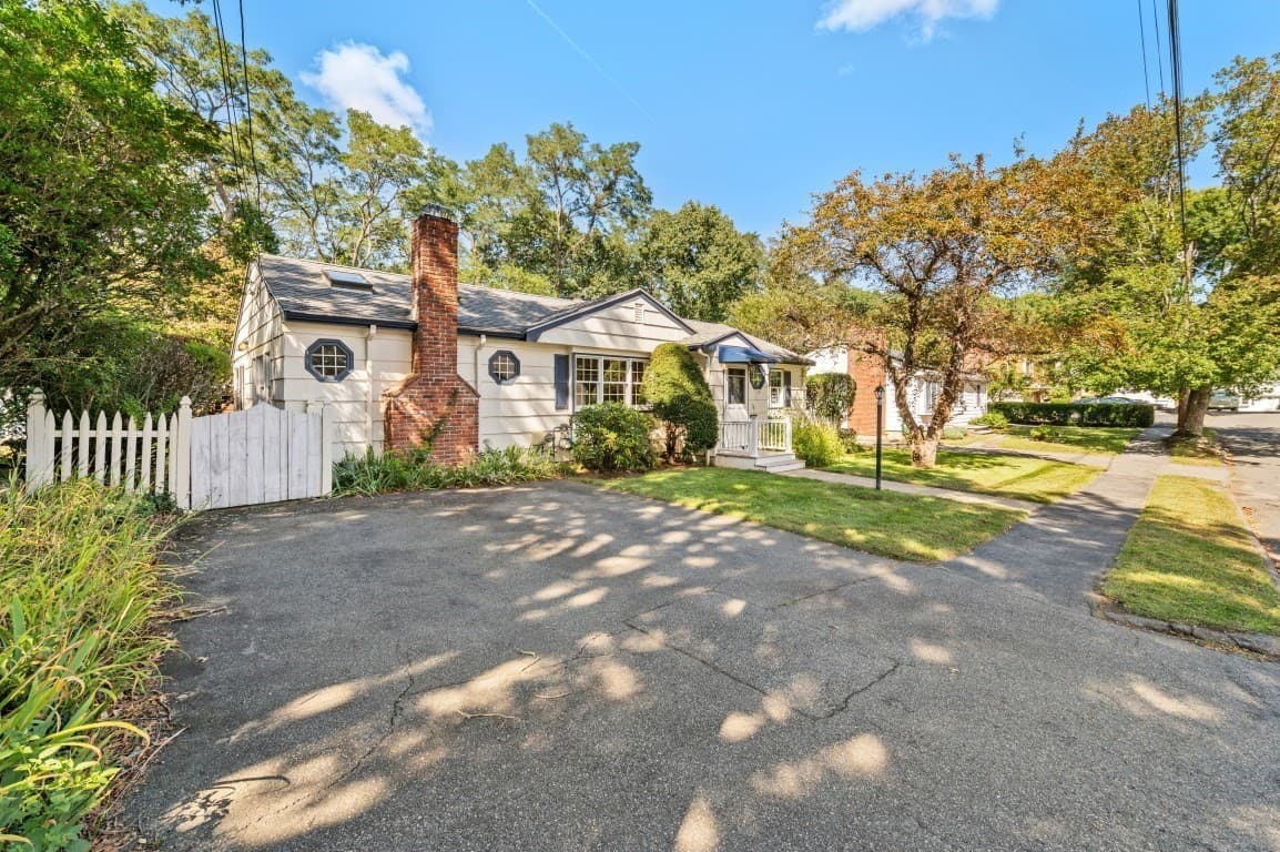 Single Family Residence at 78 Spring View Dr, Lynn MA 01904, Lynn, photo 3 of 24