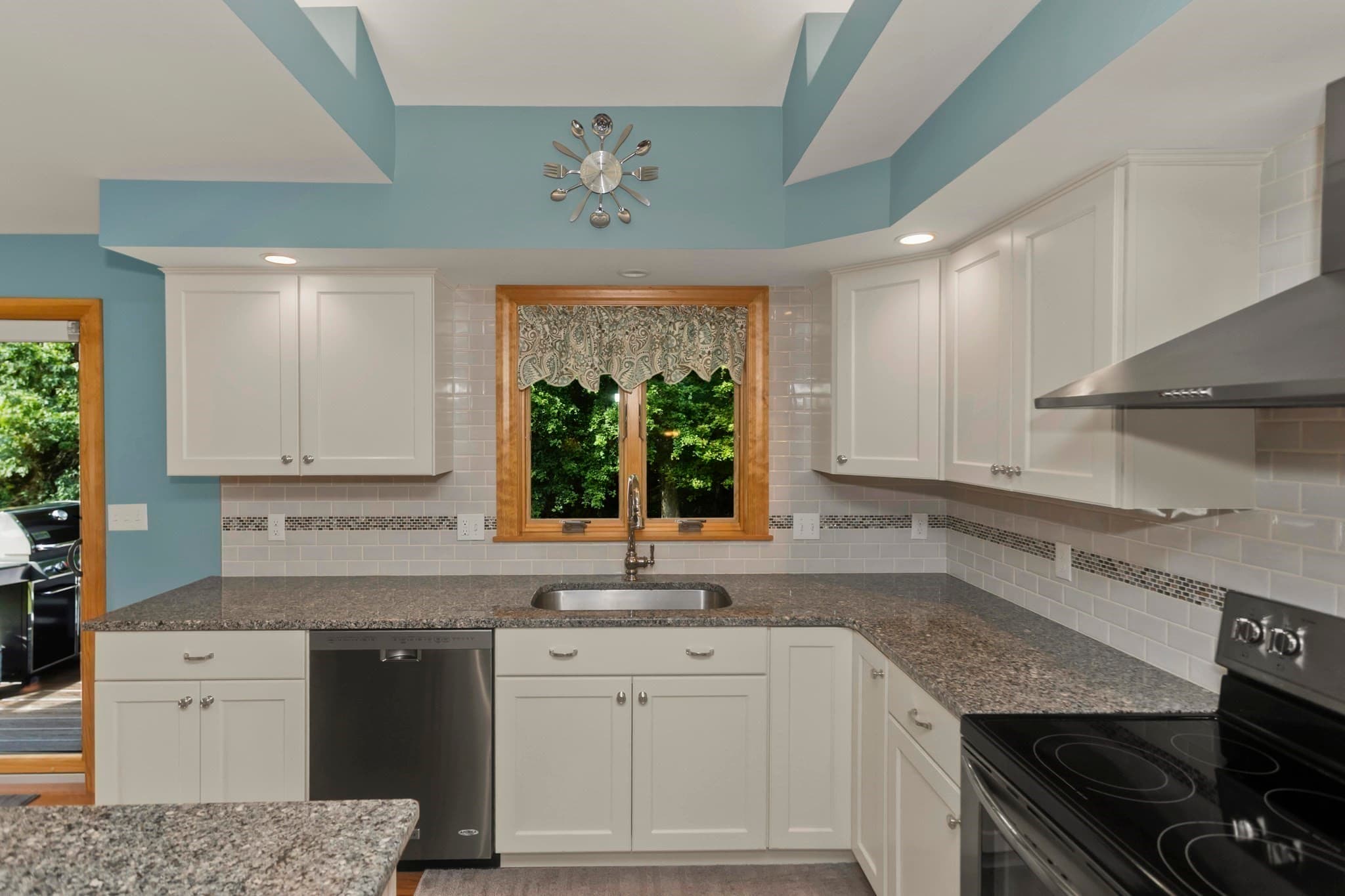 Single Family Residence at 5 Tamarack Ln, Agawam MA 01030, Agawam, photo 13 of 41