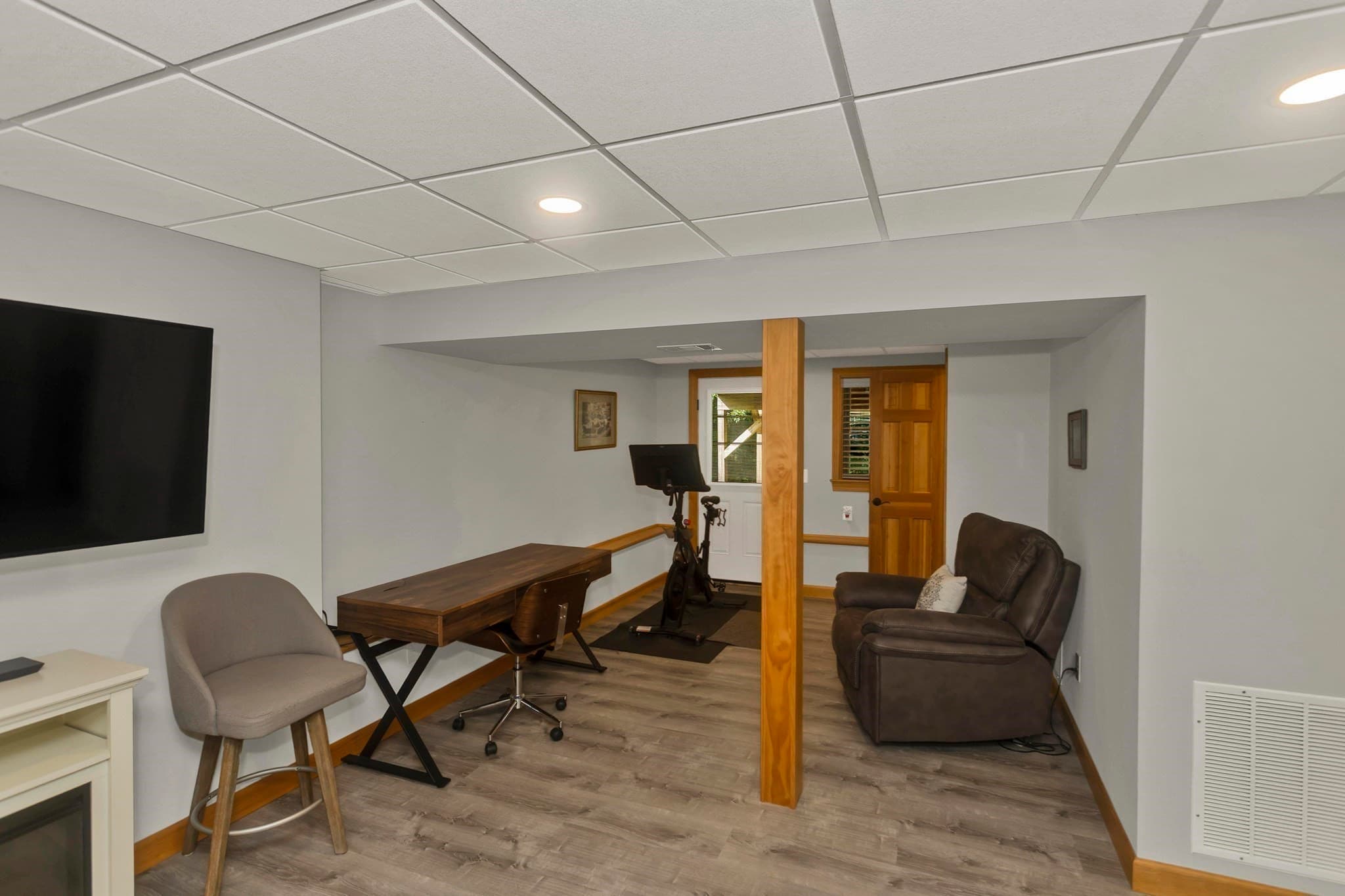 Single Family Residence at 5 Tamarack Ln, Agawam MA 01030, Agawam, photo 36 of 41