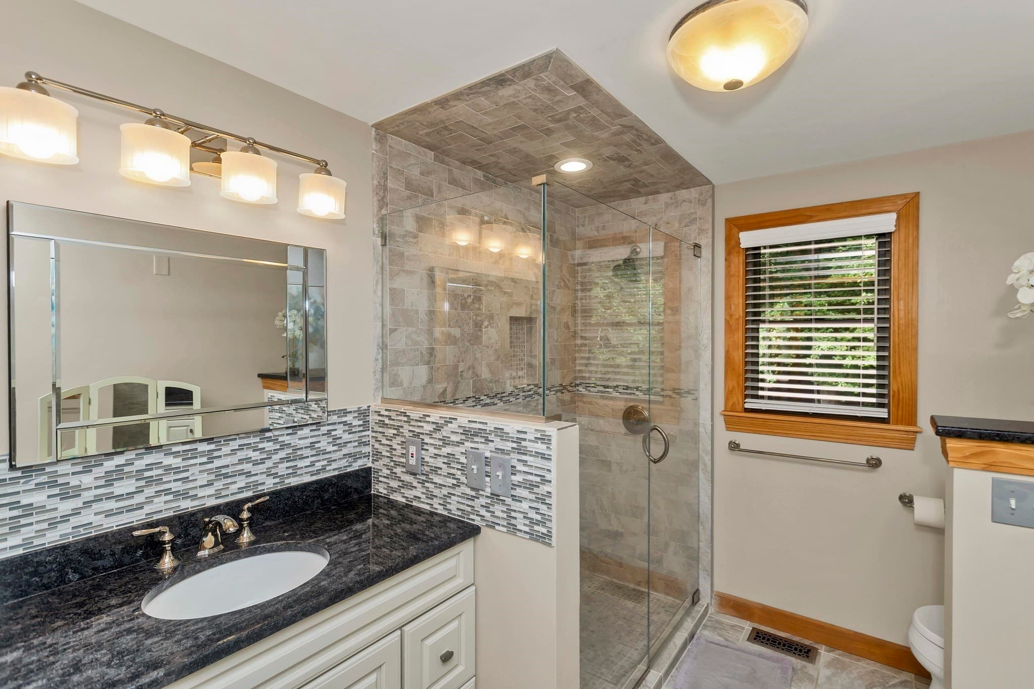 Single Family Residence at 5 Tamarack Ln, Agawam MA 01030, Agawam, photo 24 of 41