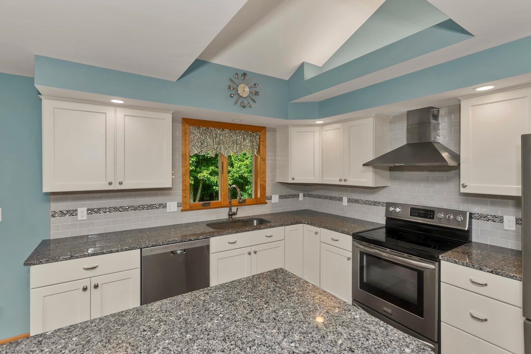 Single Family Residence at 5 Tamarack Ln, Agawam MA 01030, Agawam, photo 14 of 41