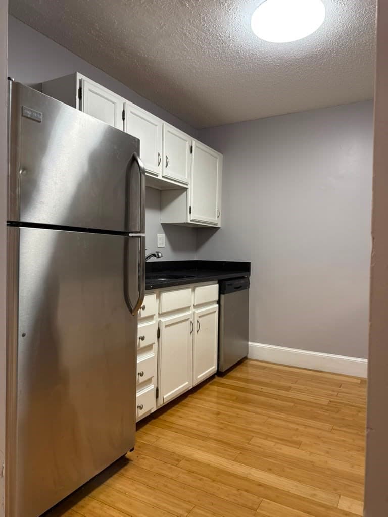 Condominium at 100 Captains Row # 203, Chelsea MA 02150, Chelsea, photo 2 of 12