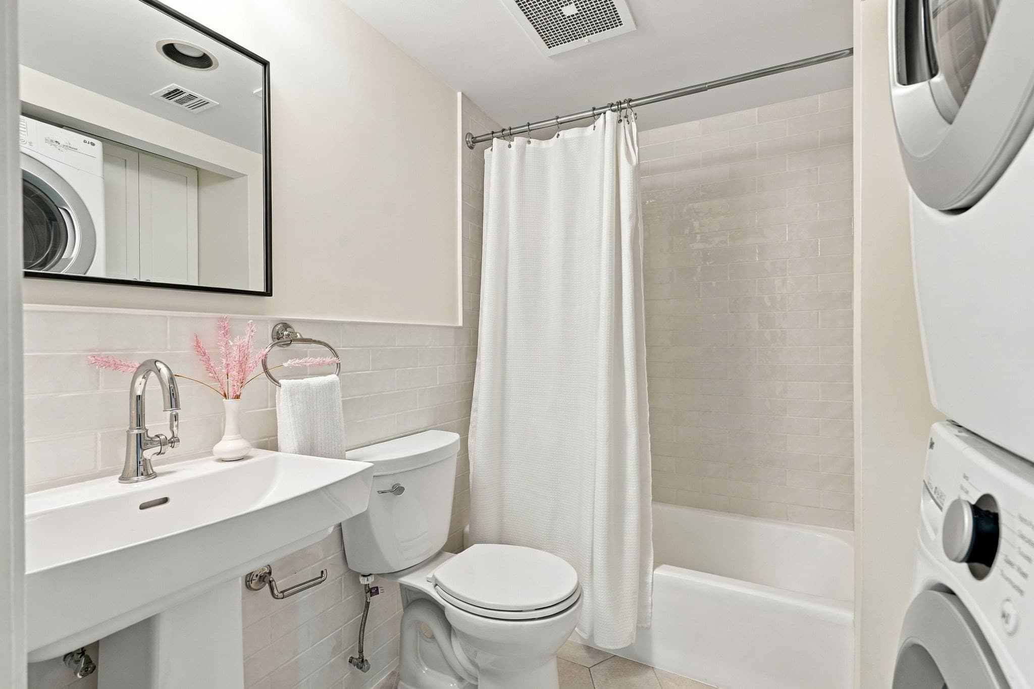 Condominium at 17 Frost St # 17, Cambridge MA 02140, Cambridge, photo 13 of 36