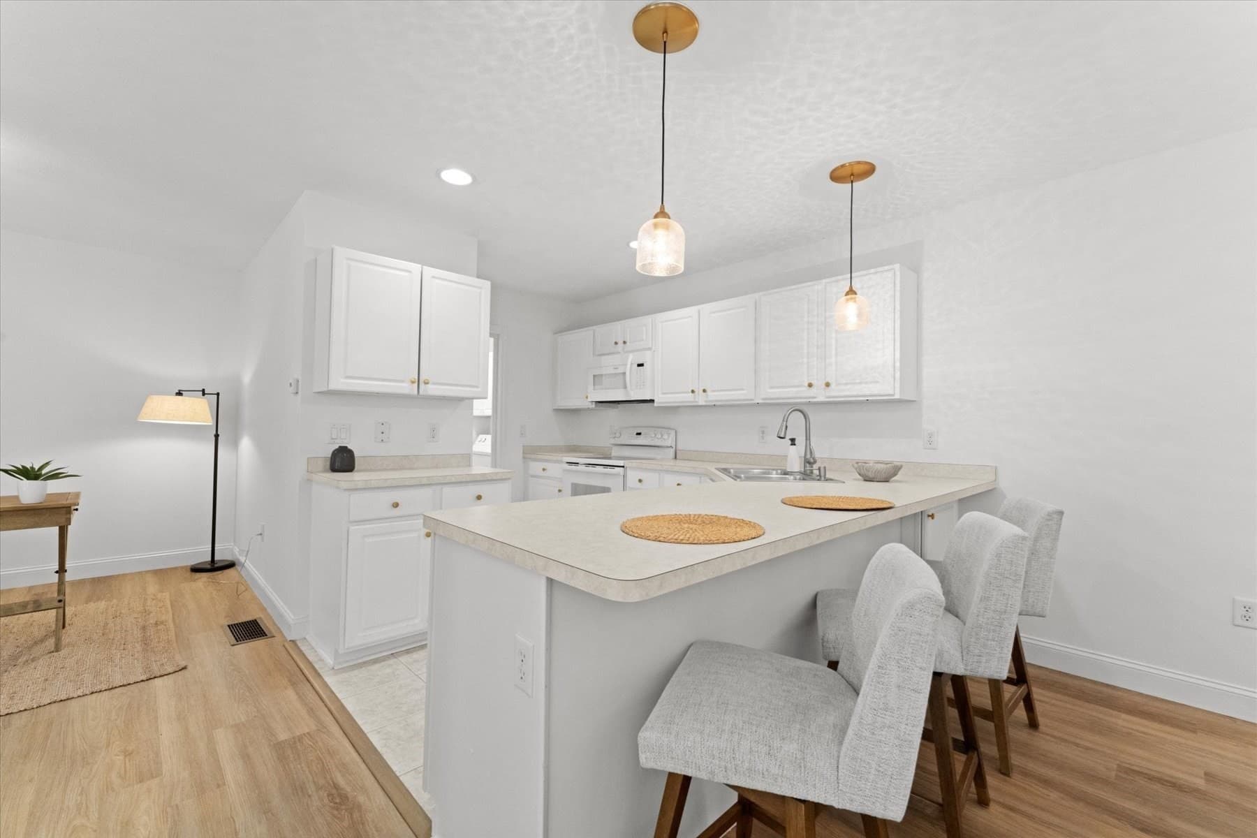 Condominium at 2 Berrywood Ct # 2, Bourne MA 02532, Bourne, photo 10 of 31