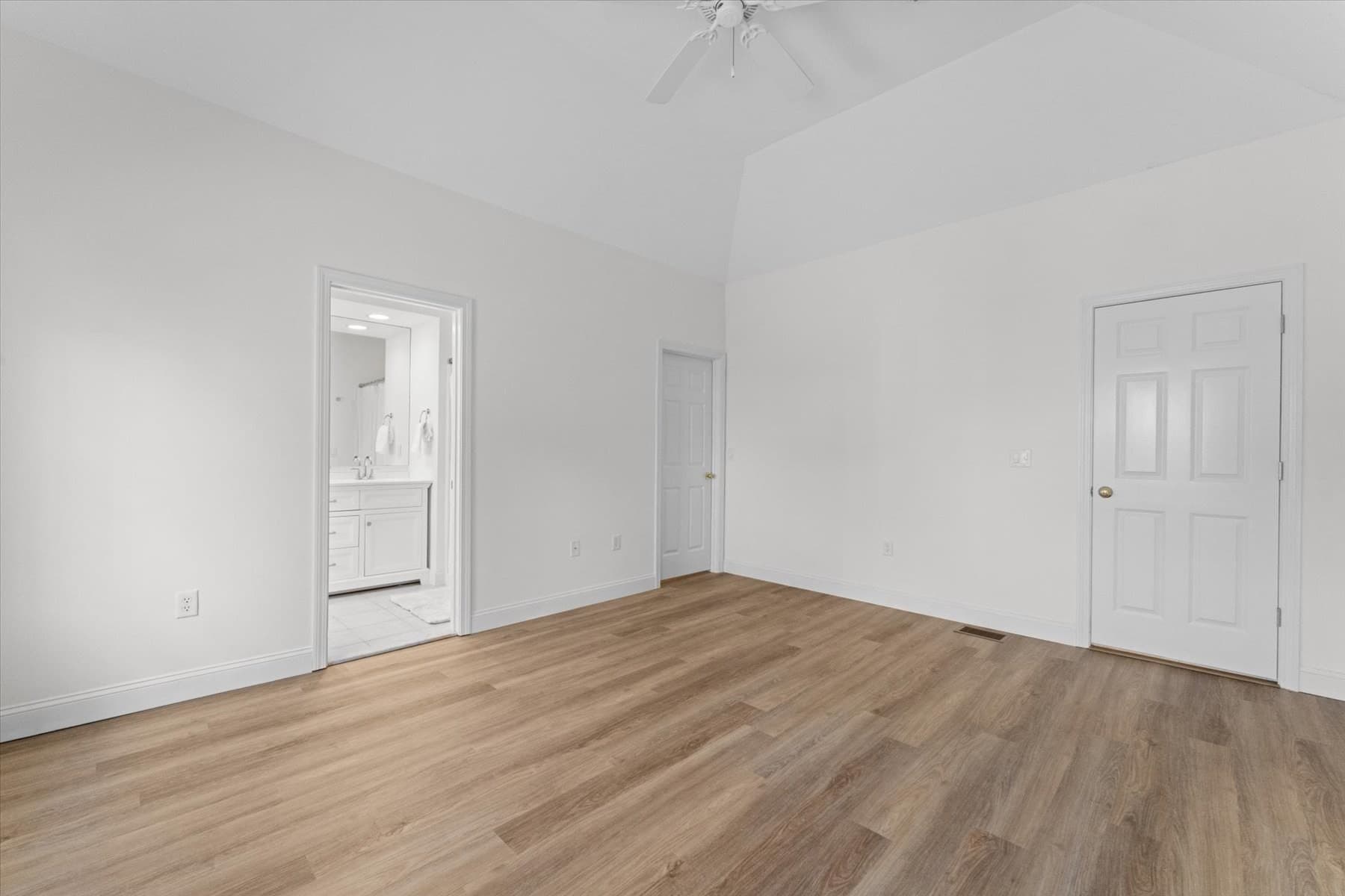 Condominium at 2 Berrywood Ct # 2, Bourne MA 02532, Bourne, photo 15 of 31