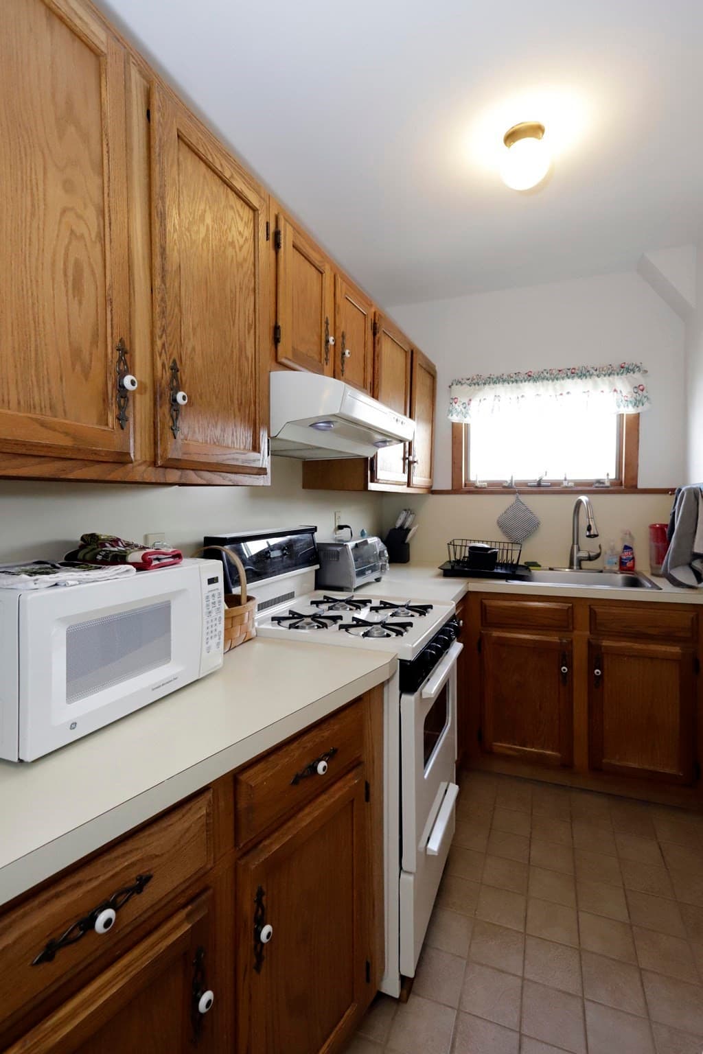 4 Family at 60 Briggs St, New Bedford MA 02740, New Bedford, photo 22 of 42