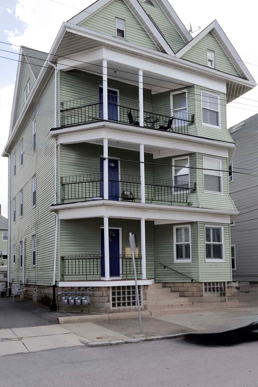 60 Briggs St, New Bedford MA 02740