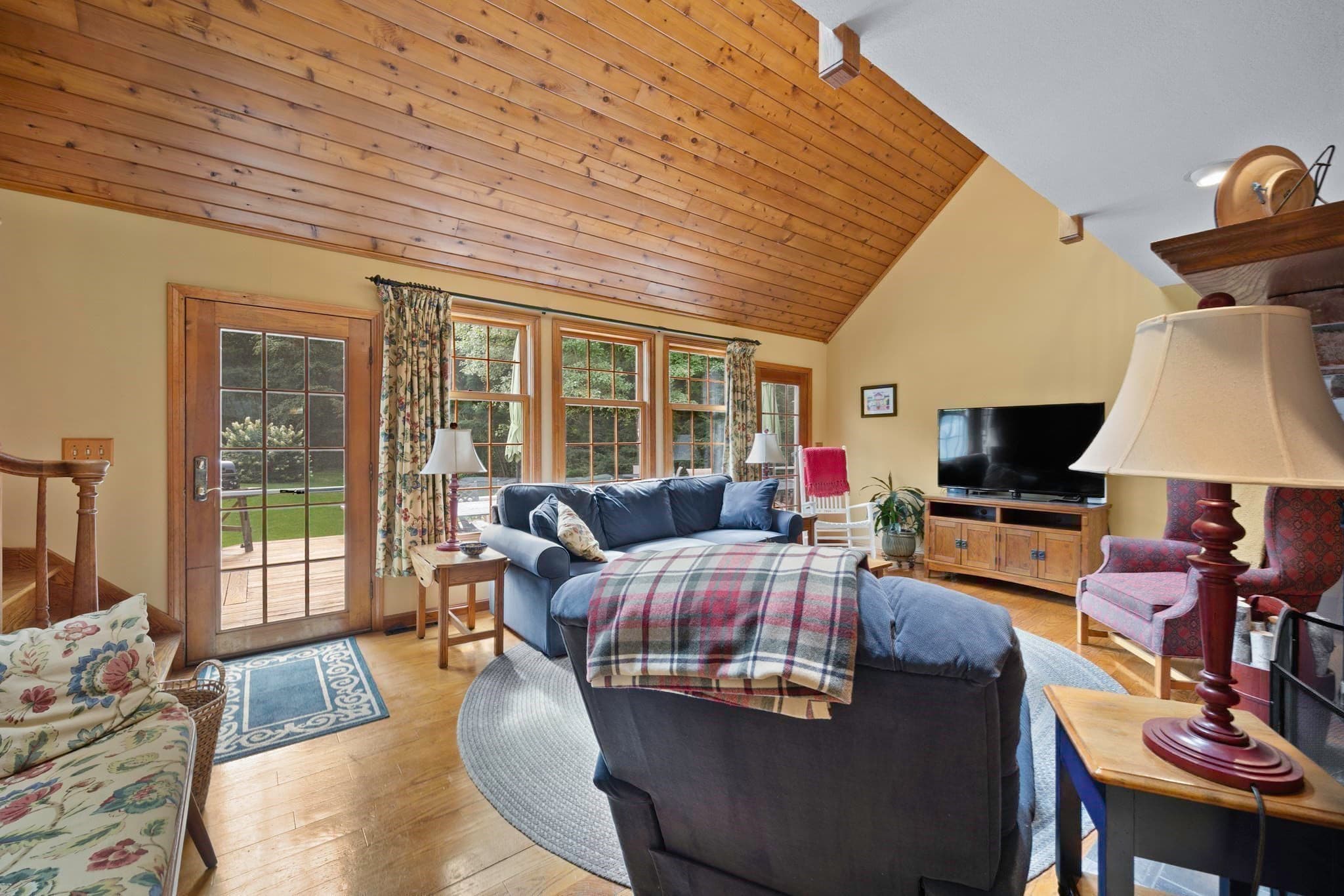 Single Family Residence at 9 Labrie Lane, Holyoke MA 01040, Holyoke, photo 6 of 39