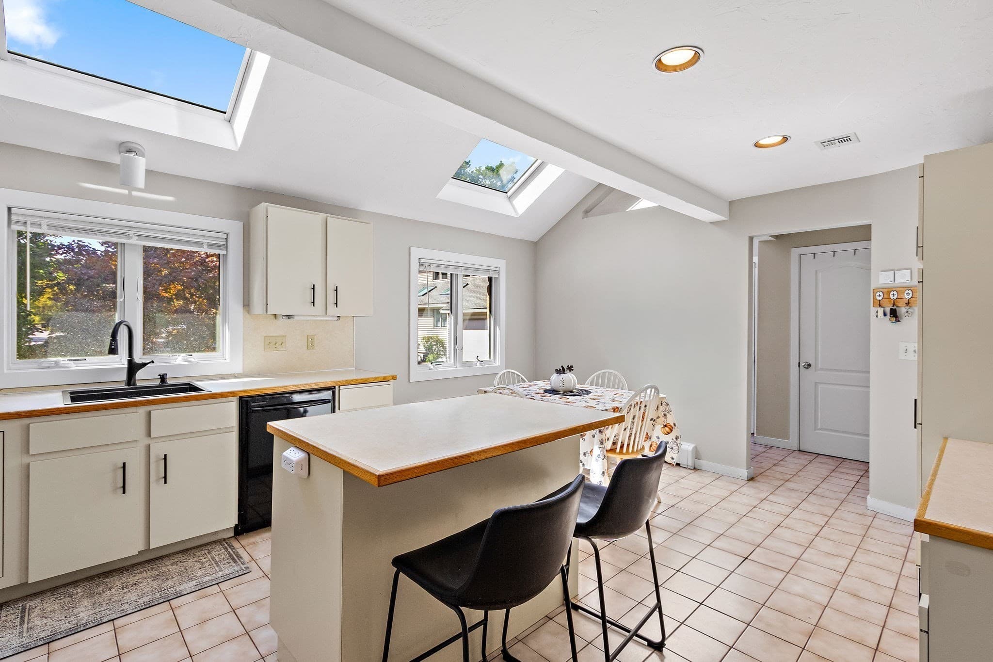 Condominium at 11 Magnolia Dr # 11, Franklin MA 02038, Franklin, photo 12 of 42