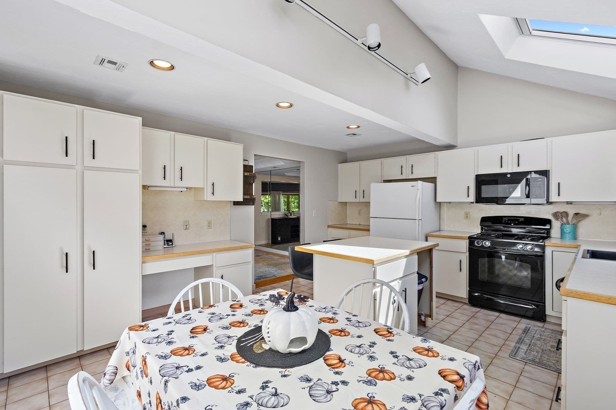 Condominium at 11 Magnolia Dr # 11, Franklin MA 02038, Franklin, photo 14 of 42